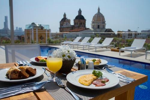 DESAYUNO FLOTANTE Hotel Sophia | Cartagena